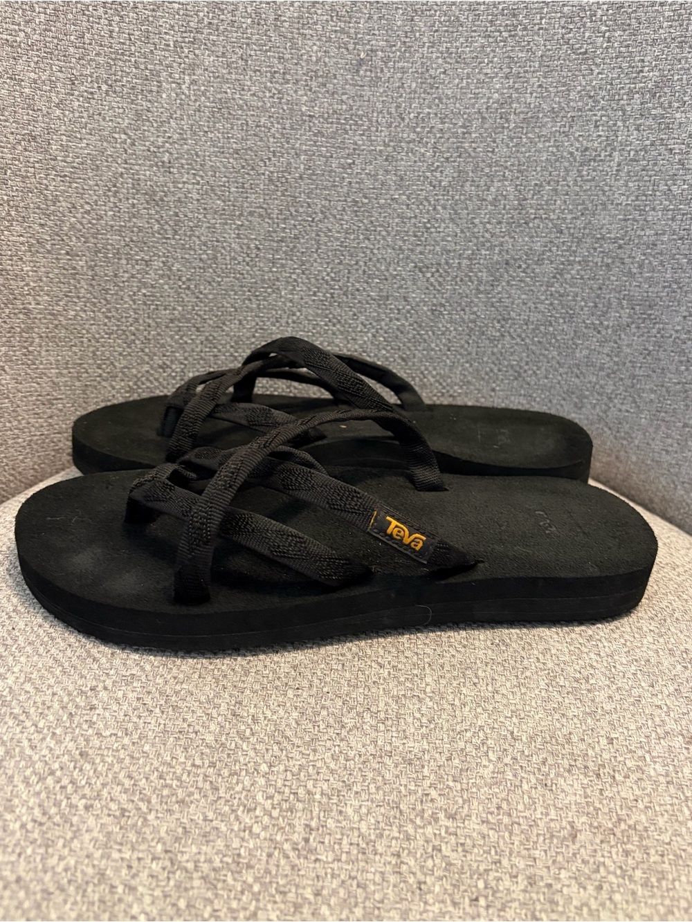 TEVA- size 7 Women's Olowahu Sandal